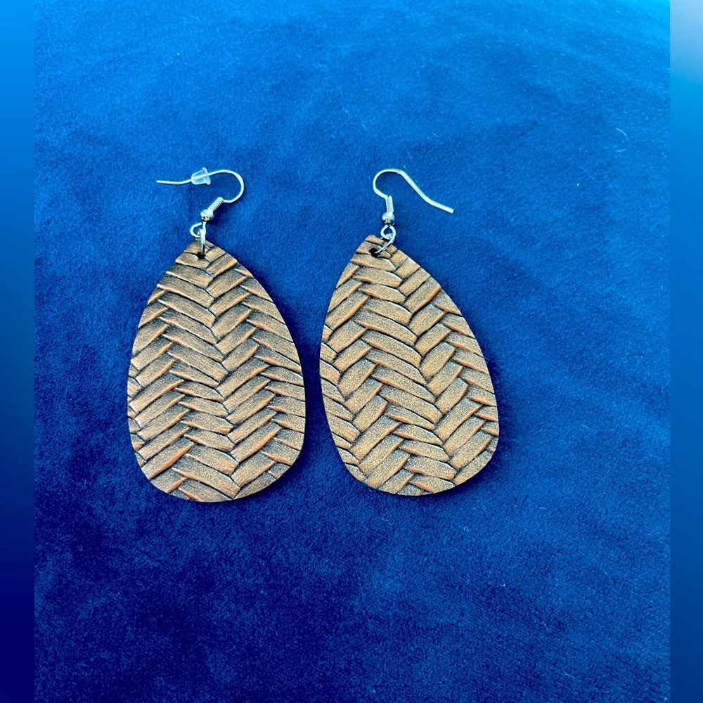 Texture pattern earrings